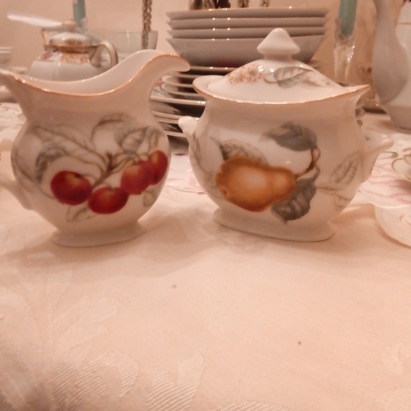 Sugar and creamer - Picture 2 of 3